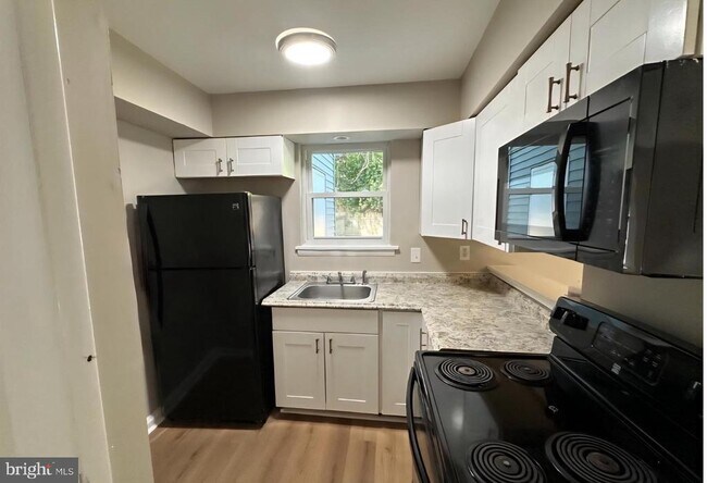 Building Photo - 574 Loch Lomond Dr