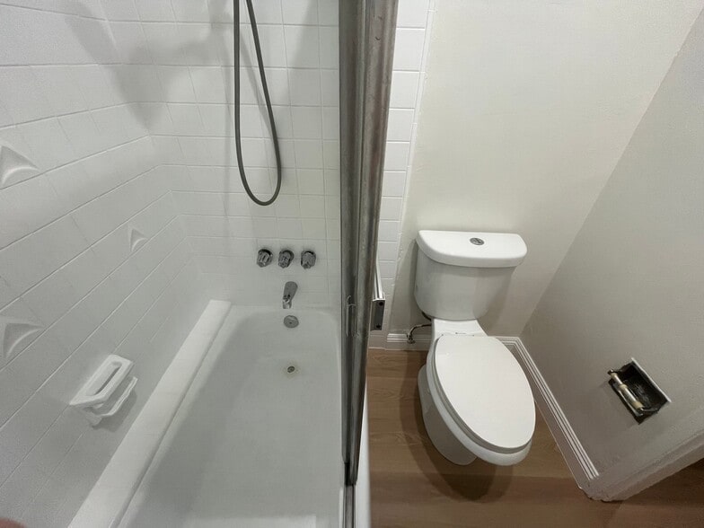 Building Photo - 300 S Gramercy Pl