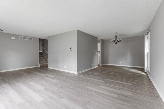 Building Photo - 135 Encina Dr