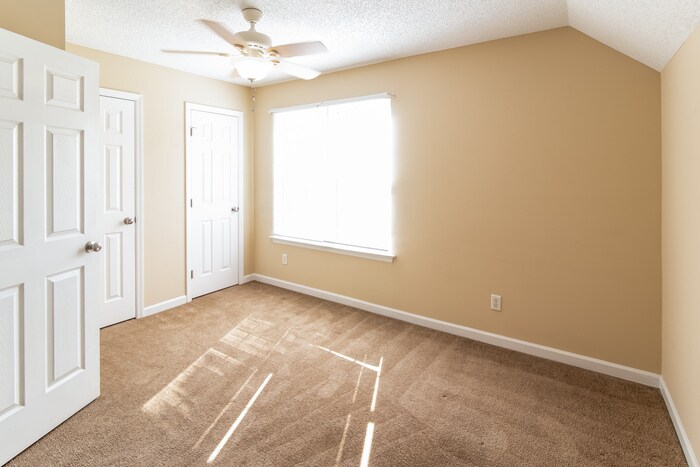 Building Photo - 1305 Pinethicket Dr