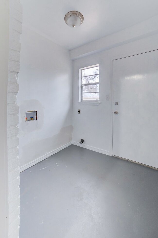 Building Photo - North Denver Avenue - 1629/1631