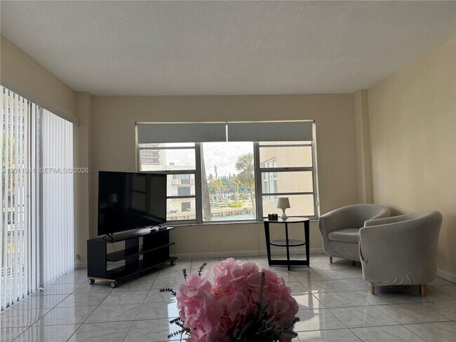 Building Photo - 11111 Biscayne Blvd