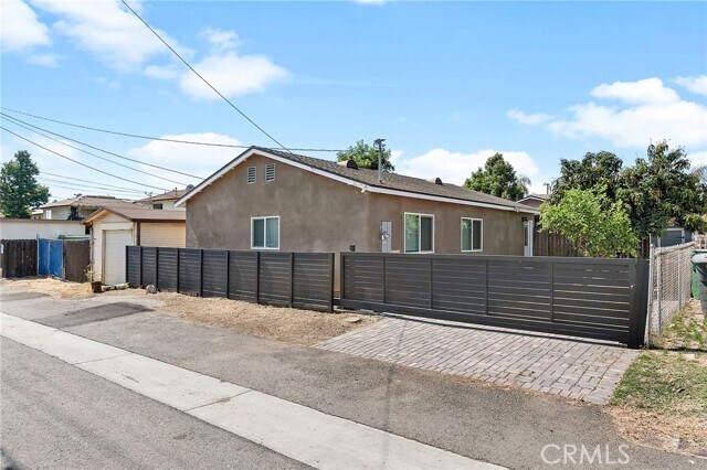 Building Photo - 618 E Erna Ave