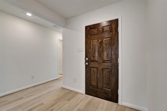 Building Photo - 18214 Sessile Oak Dr