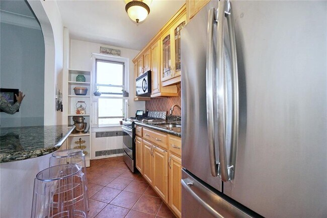 Building Photo - 7 9th St