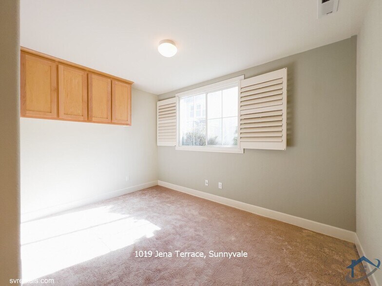 Building Photo - 1019 Jena Ter