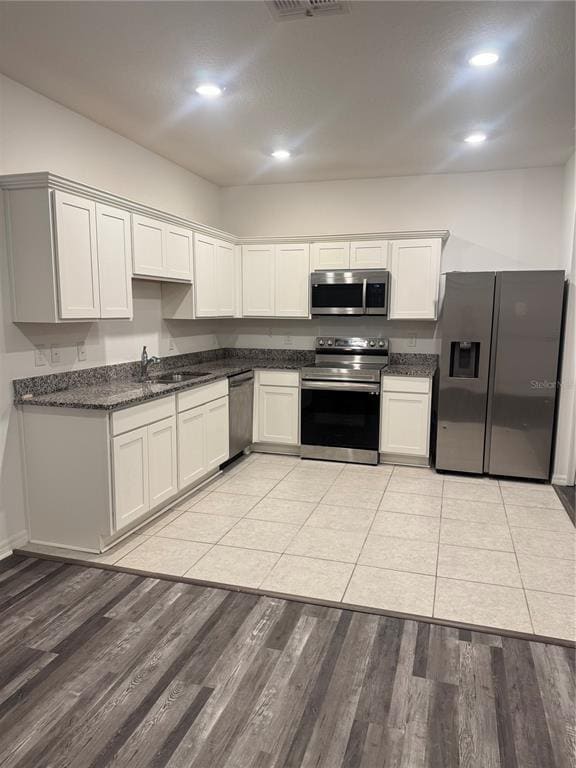 Building Photo - 233 Mandovi St