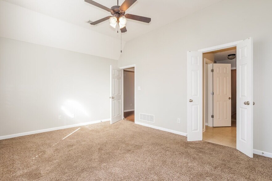 Building Photo - 5810 Bedford Loop E