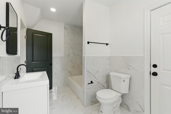 Building Photo - 1217 N 28th St