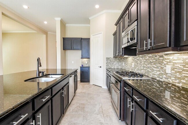 Building Photo - 21911 Avalon Queen Dr