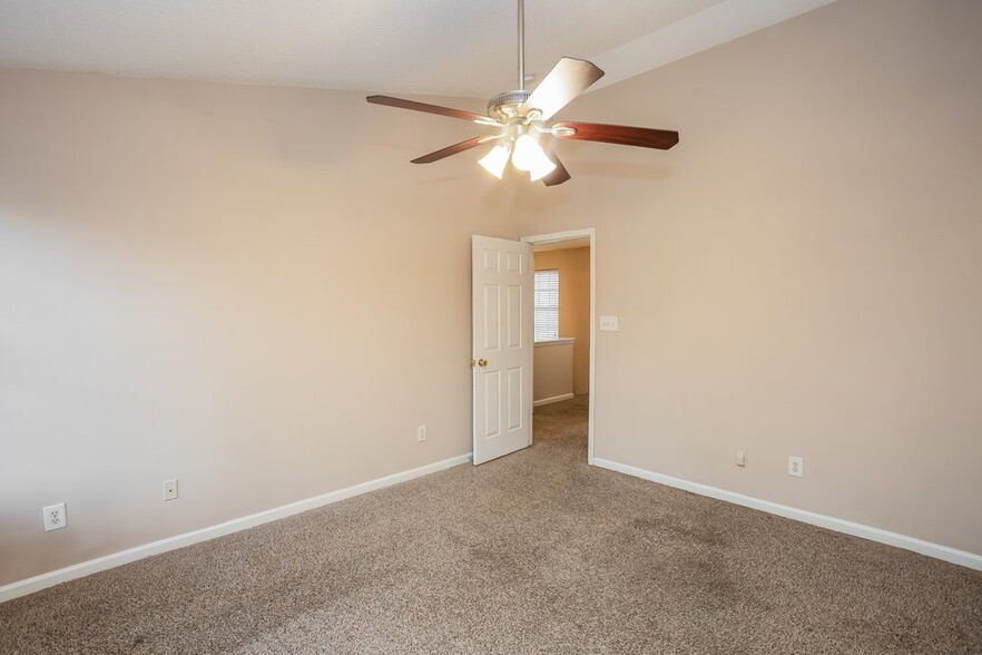 Building Photo - 10520 Pickerel Ln