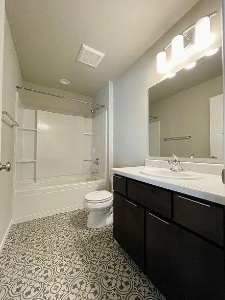 Building Photo - 915 Blue Crane Run