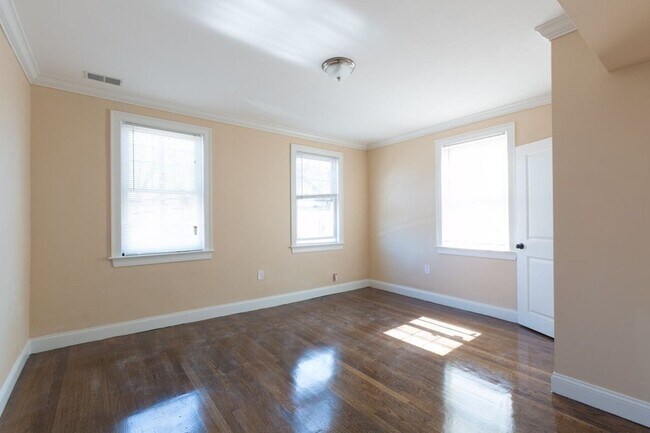 Building Photo - 4803 Washington St