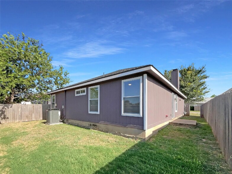 Building Photo - 1610 Cottonwood Ct