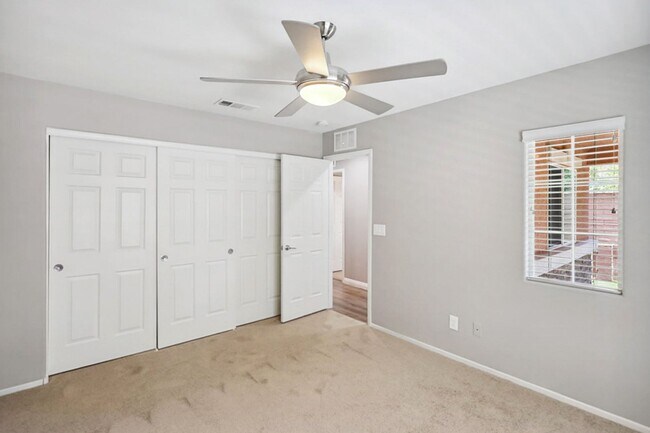 Building Photo - Beautiful 3 Bedroom Townhome With Stunning Mountain Views