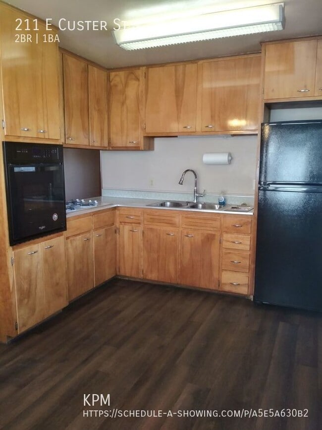 Building Photo - 211 E Custer St