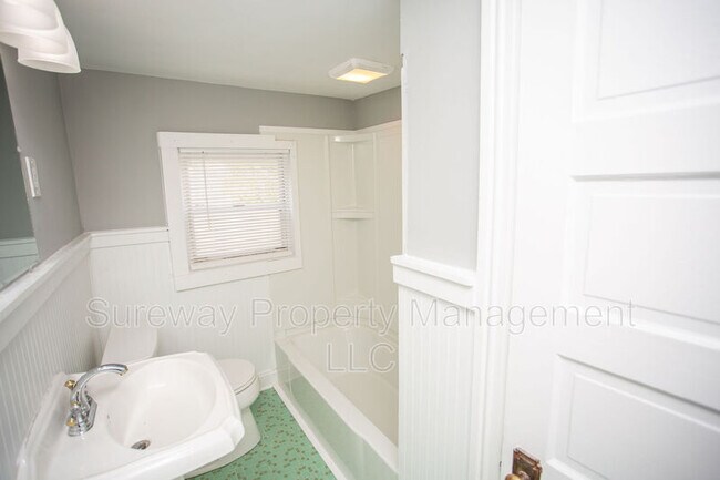 Building Photo - 220 S Church St