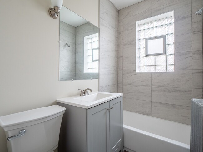 Building Photo - 7371 N Damen Ave