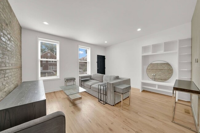 Building Photo - 3816 S Honore St
