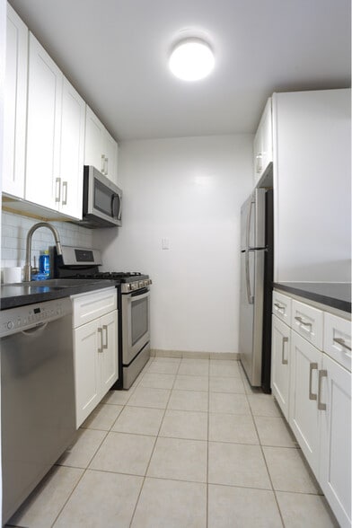 Building Photo - 385 Douglass St