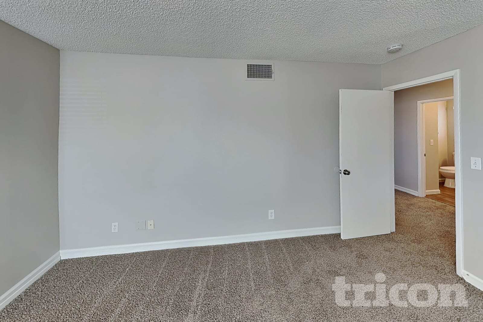 Building Photo - 3143 Regal Oak Dr