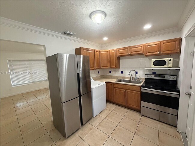 Building Photo - 2215 Adams St