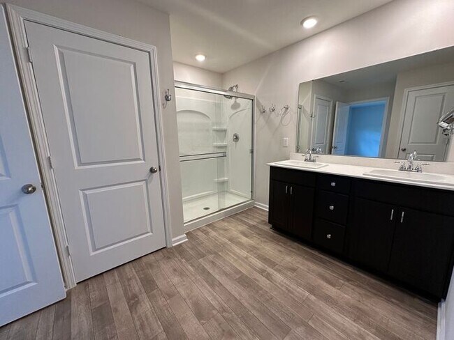 Building Photo - 113 Hunter's Rdg Dr