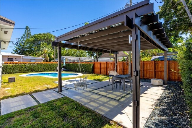 Building Photo - 6376 SW 20th St