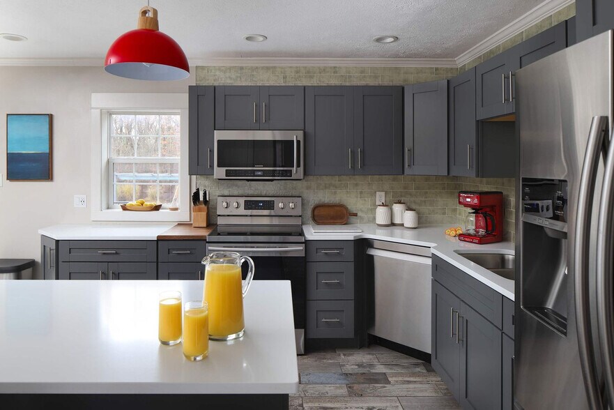 Building Photo - 331 June Ln