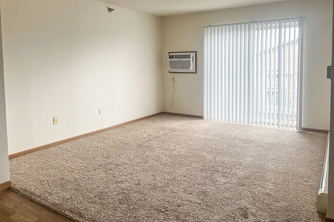 Building Photo - Country Club Estates