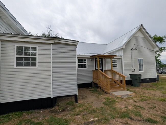 Building Photo - 84 Womack Ave