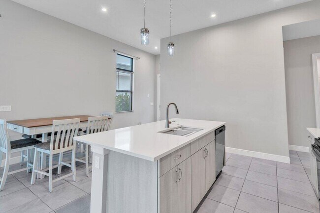 Building Photo - 9399 SW Pepoli Way