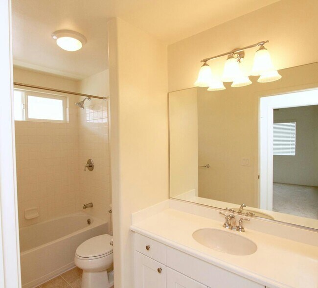 Building Photo - 91-1382-1382 Kaileolea Dr