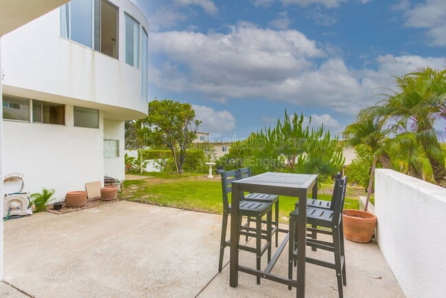 Building Photo - 222 4th St