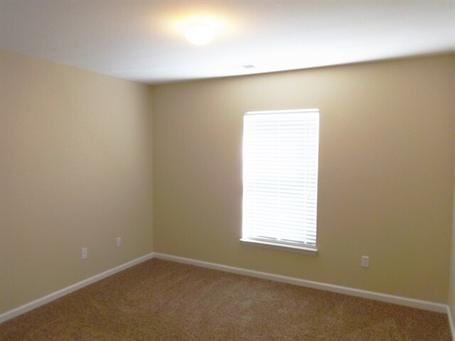 Building Photo - 106 Pine Ridge Drive