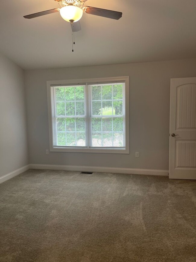 Building Photo - Townhome for rent in Cresent Ridge subdivision