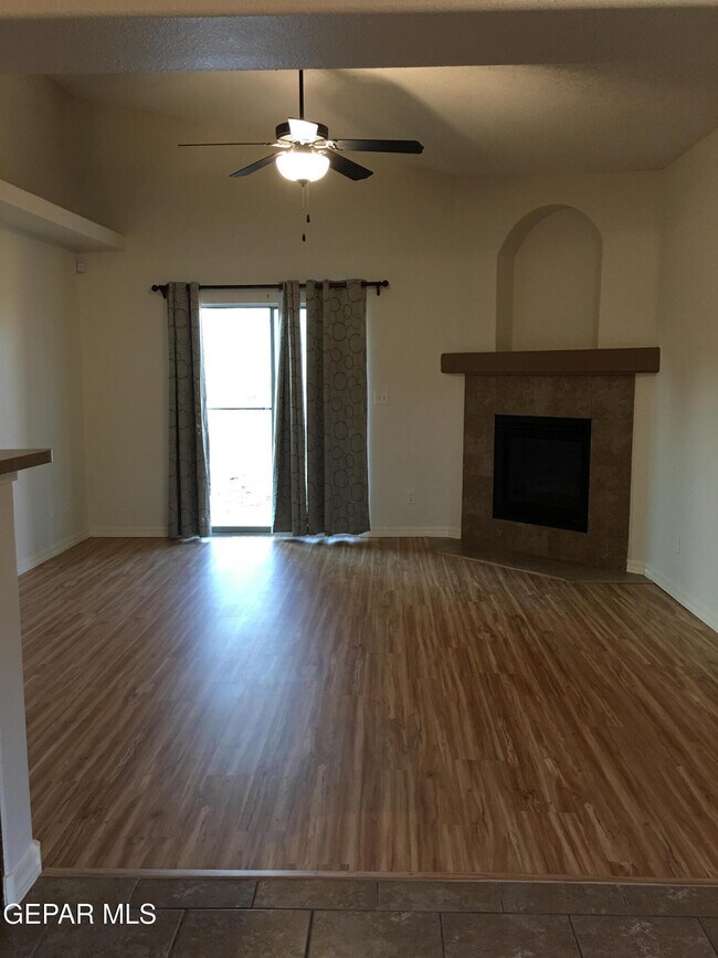 Building Photo - 14345 Apache Point Dr