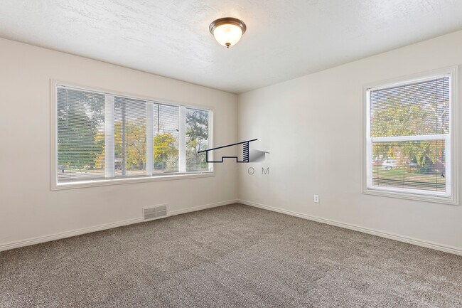 Building Photo - 352 Harrison Blvd