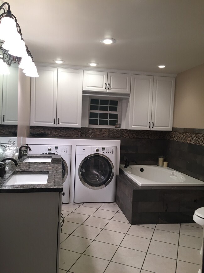 Building Photo - 6908 Dorchester Dr