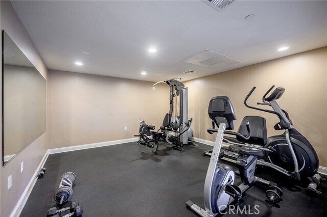 Building Photo - 6938 Laurel Canyon Blvd