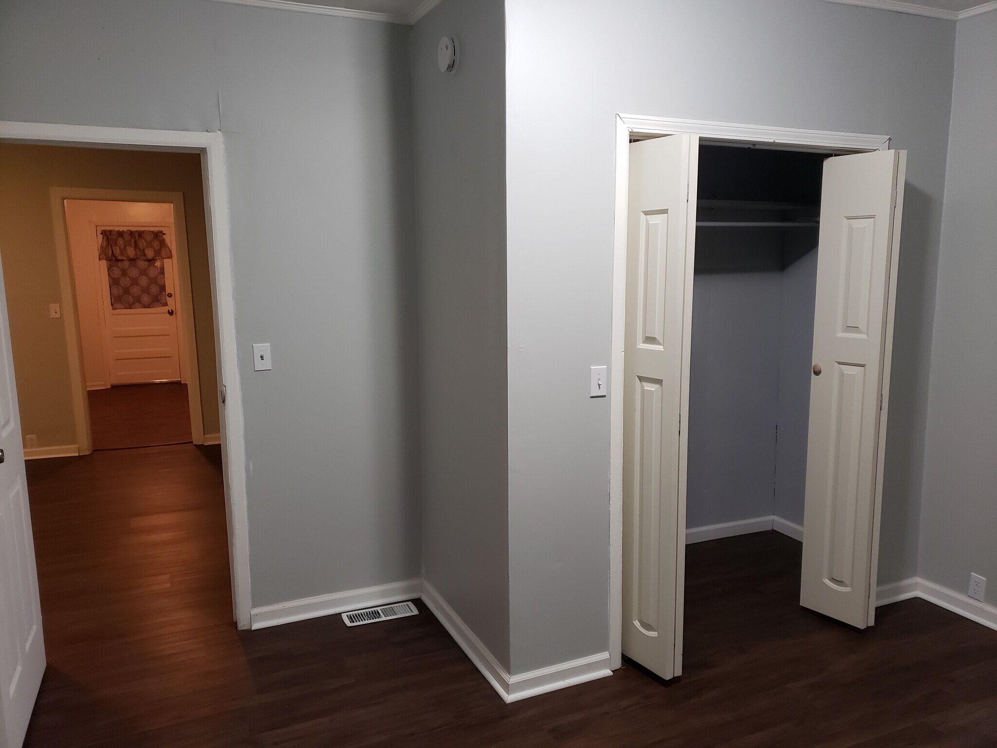 Building Photo - 253 Oak St