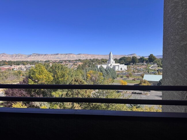 Building Photo - Horizon Towers 2Bed 2Bath Condo!!!