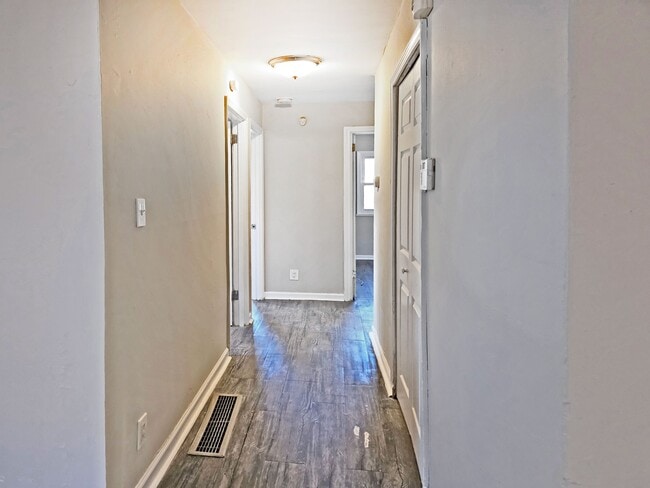 Building Photo - 2332 Baywood Dr SE