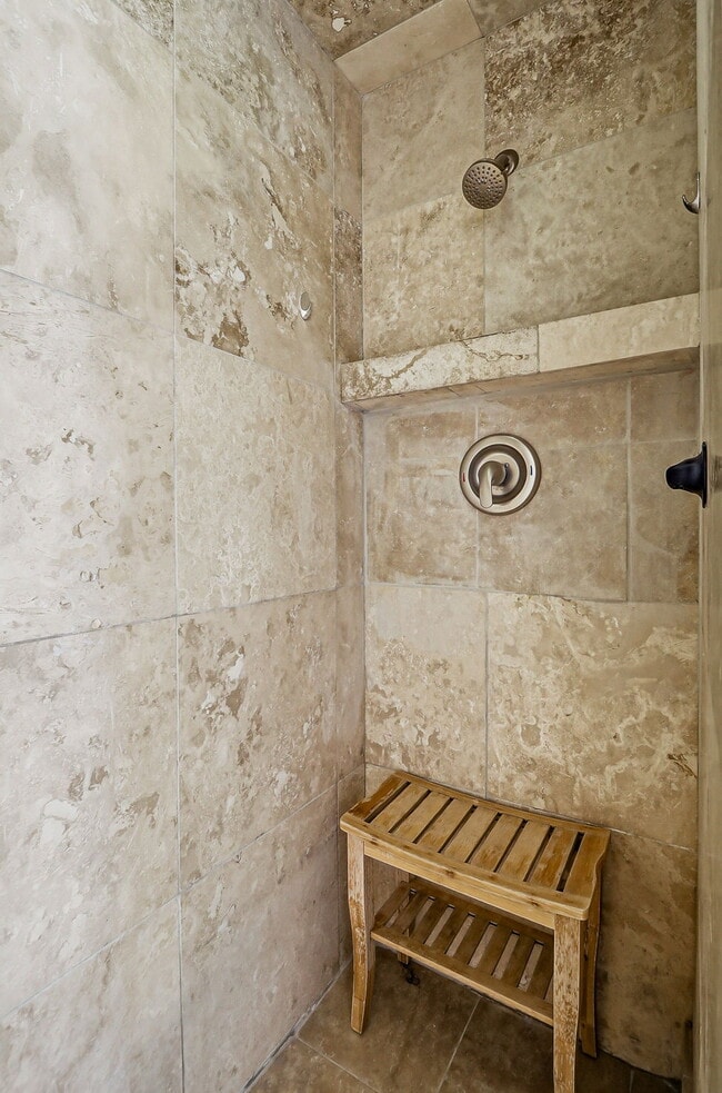 Building Photo - 3-Bedroom Duplex with Refrigerated AC.