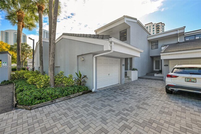 Building Photo - 310 Poinciana Island Dr