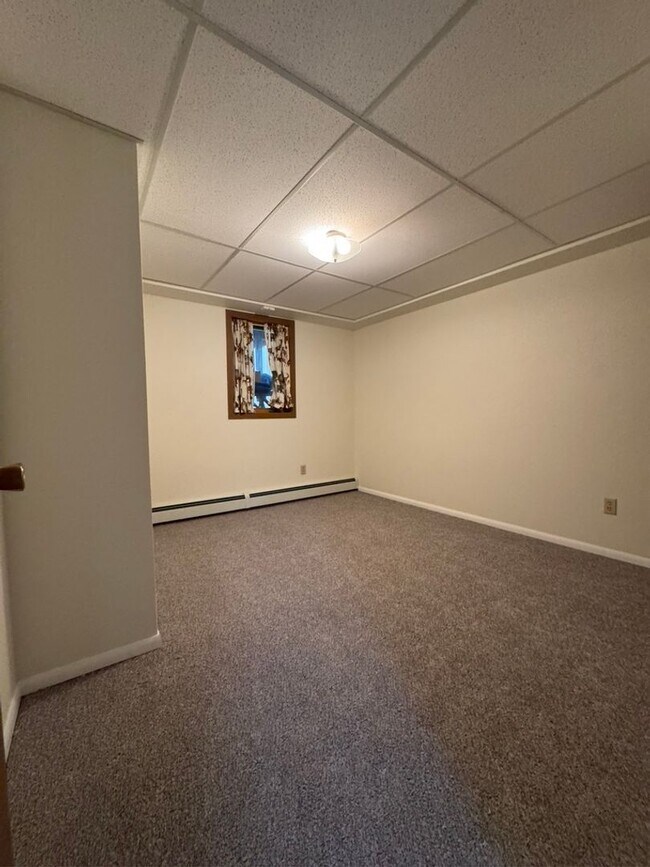 Building Photo - 5 Bedroom, 3 Bathroom, 2 Car Garage in North Pole - FUEL INCLUDED!