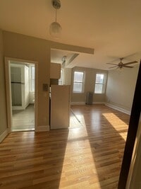 Building Photo - Gorgeous renovated studio with great location on Green Line in Allston available NOW!!