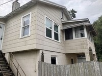 Building Photo - Awesome location for Garage Apartment