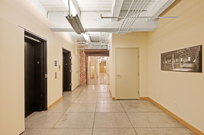 Building Photo - Gorgeous loft in a converted window factor...