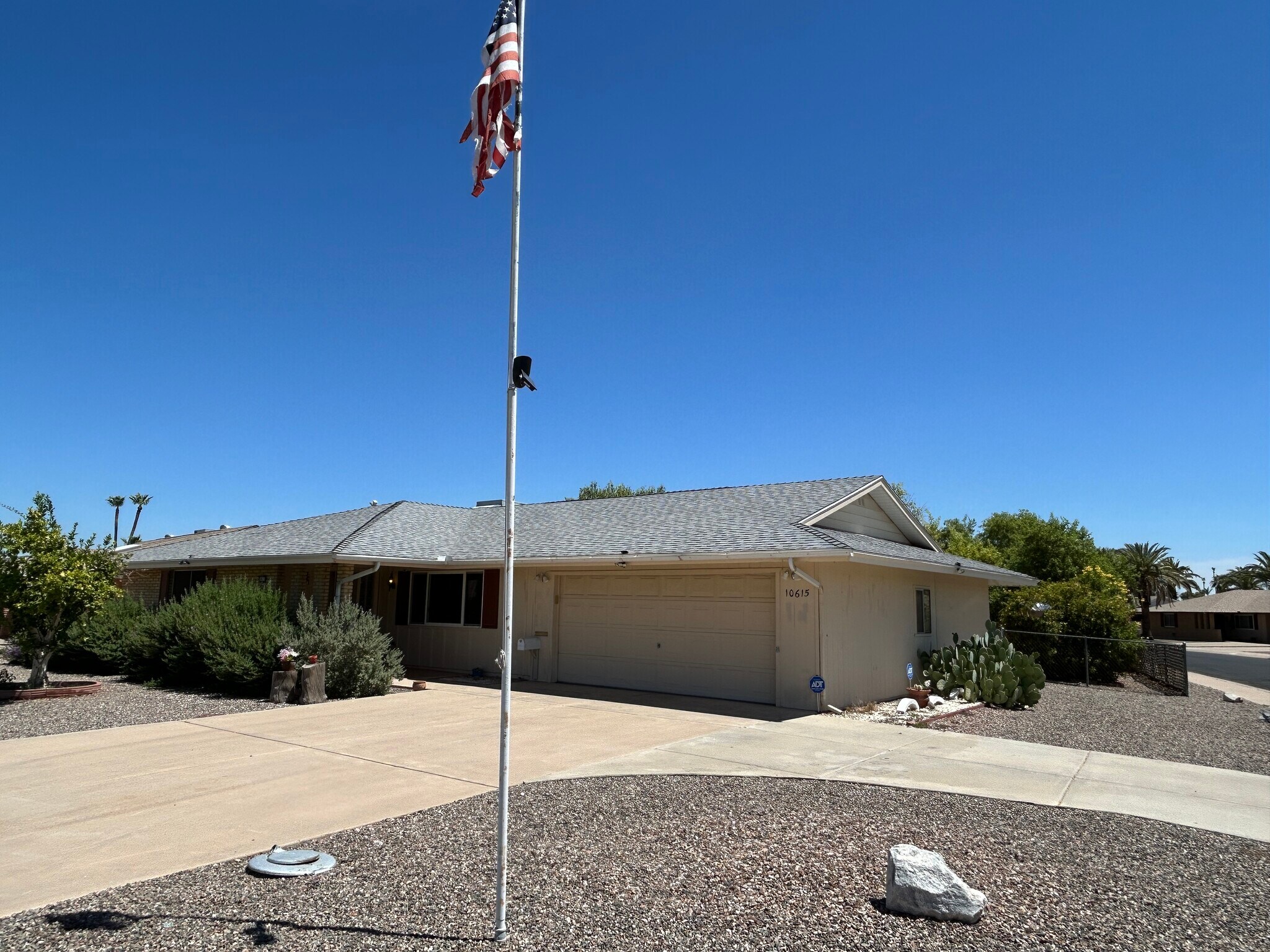 Building Photo - 10615 W Cheryl Dr